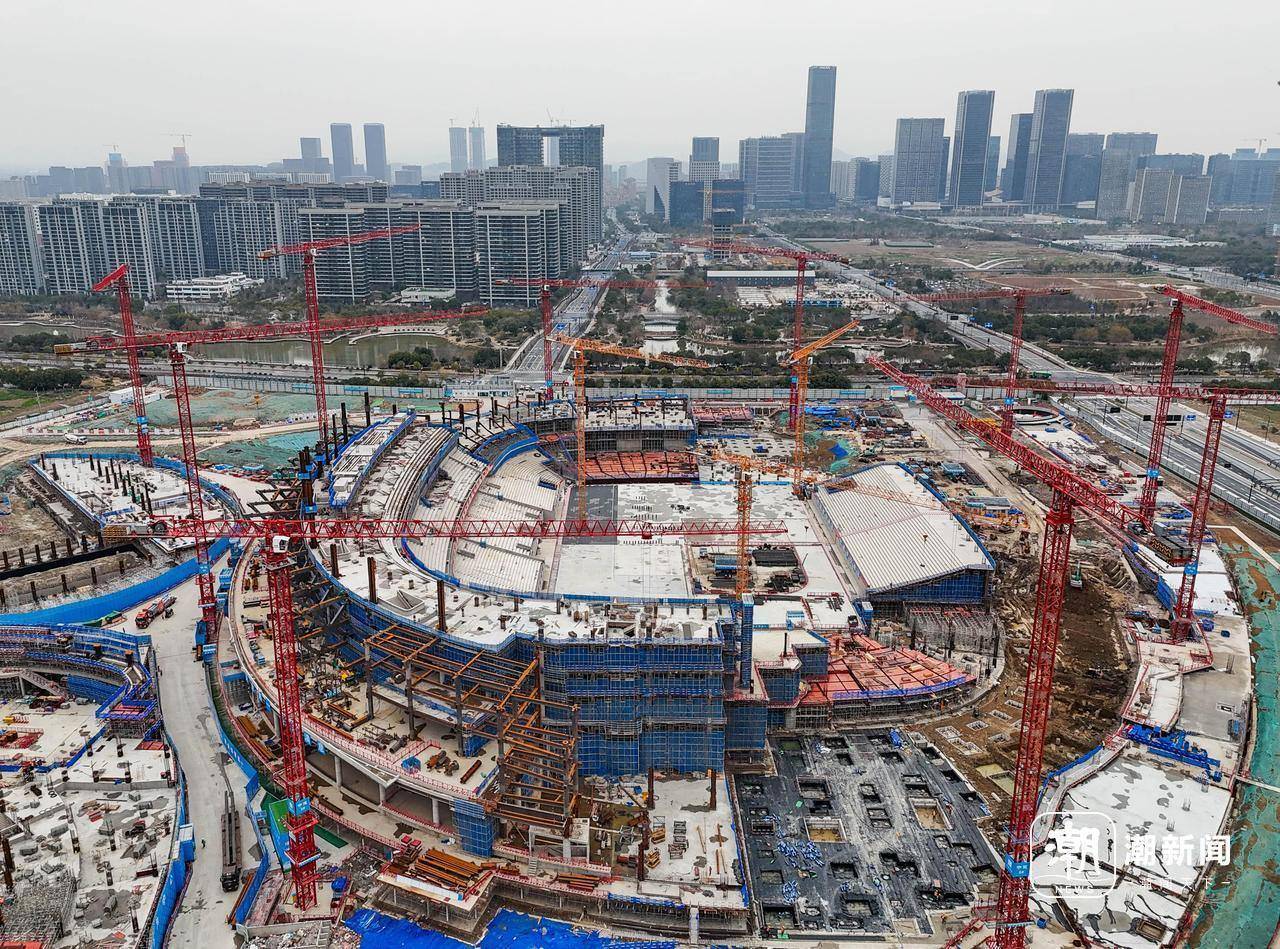 关于新兴足球场馆建设热潮推动城市面貌升级的信息